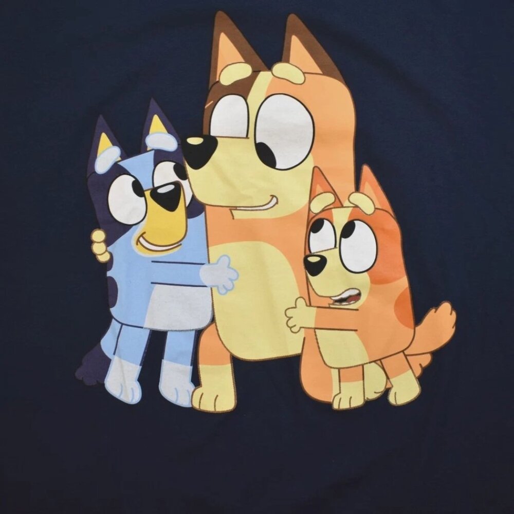 Bluey Mens Bluey Cartoon Dog Family Hugs Navy Blue Shirt New - Picture 2 of 3